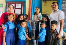 दत्तवाडी येथील जिल्हा परिषद प्राथमिक शाळेस बहुउद्देशीय सामाजिक संस्थेच्या वतीने पाणी पिण्याची पिंप भेट व खाऊ वाटप